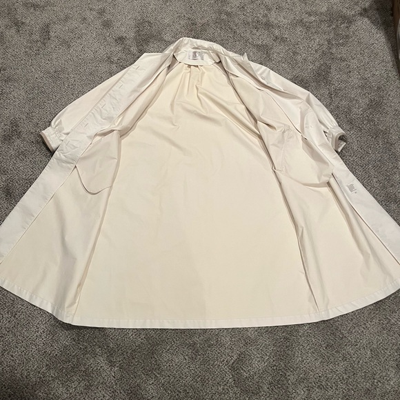 Valentino Long Cream Rain Jacket (no belt) Women’s Size 8 - Picture 5 of 6
